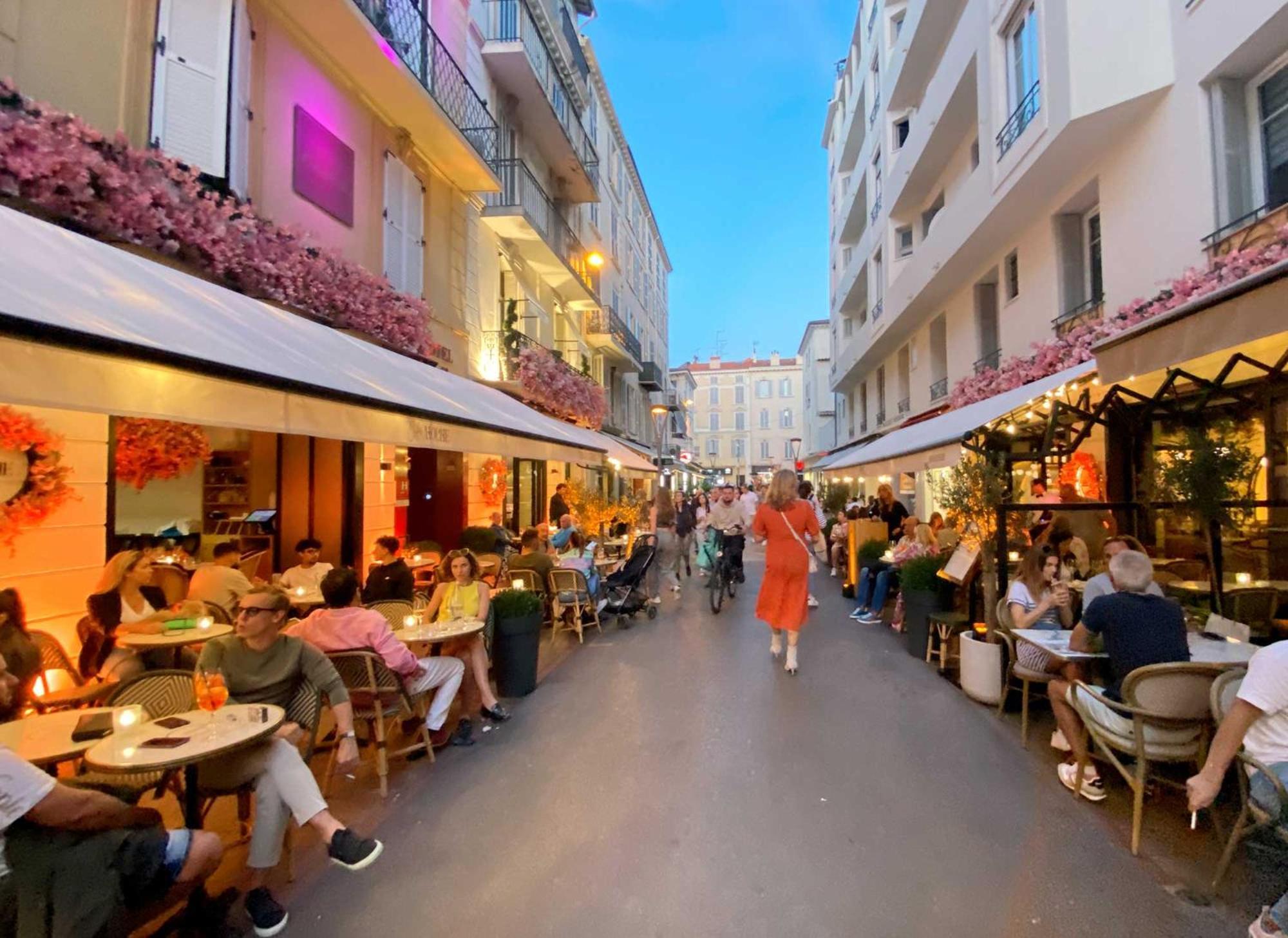 Luxury Family 2Br - Prime Location, Walk To Beach & Shopping, Sunny Balcony - Totolulu Cannes Hoche Екстер'єр фото